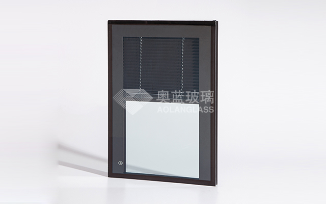 Brown one-handle shutter glass